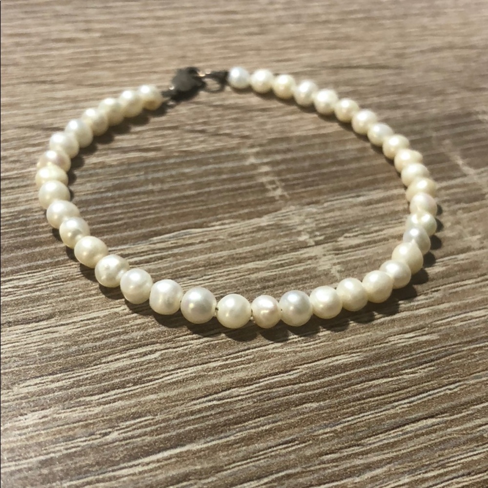 Tiny pearl bracelet